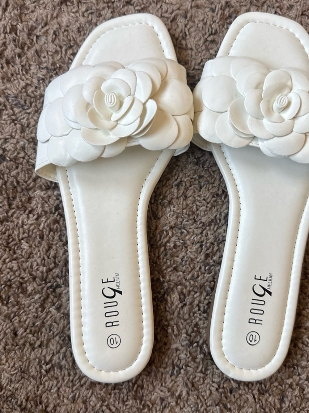 Rouge! White Floral Slide Sandals